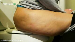 Amateur lady and her hot shitting ass