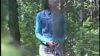 Babe Pissing in the bushes