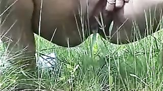 Babe Pissing in the bushes