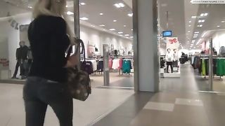 Vanessa Pissing in the fitting room