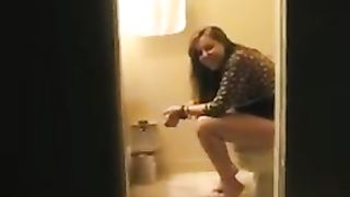Peeping the pooping girl