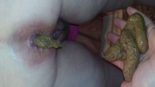 Pooping in his hand is the best