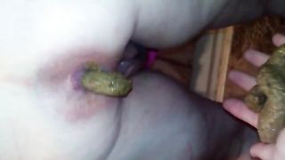 Pooping in his hand is the best