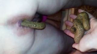 Pooping in his hand is the best