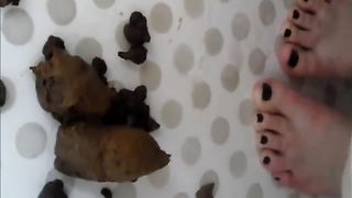 Cute Emo girl pooping