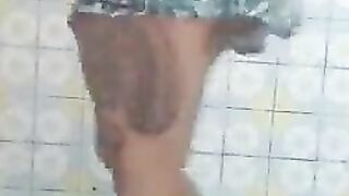 Hot tranny babe pooping in the shower