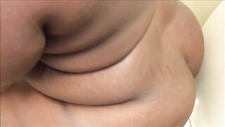 Real hot mature ebony shitting