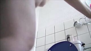 Pretty face blonde babe shitting