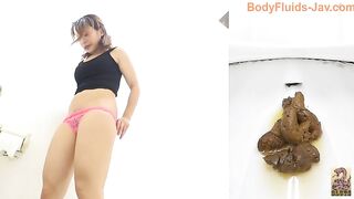 Young hot looking Jap gal poops