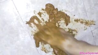 Pooping girl rubbing feet on her shit