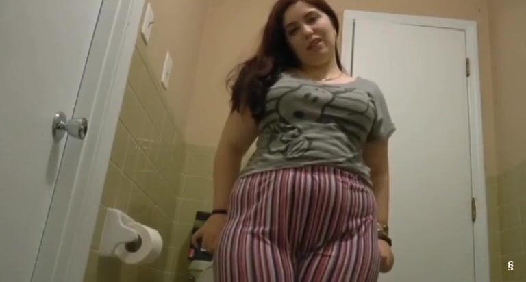 Chubby babe in panty love pooping
