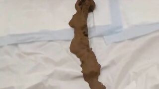 Juicy ass babe spread legs for poop show