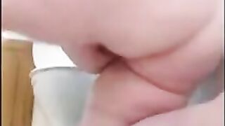 Fat girl shitting in sexy doggy style