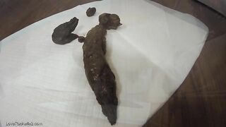 Curvy big booty naked babe poops