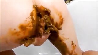 Girl smear shit on butt and pussy
