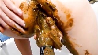 Girl smear shit on butt and pussy