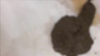 Pretty ass milf teasing and pooping