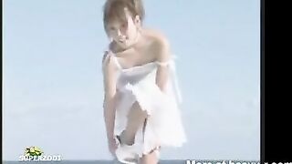 Slim Japanese lady poops