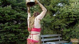 Hot cowshit play in the garden