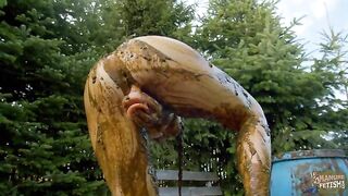 Hot cowshit play in the garden