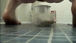 Mature bbw shitting hard in the bowl