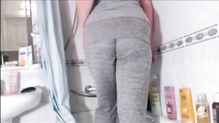 Curvy woman smearing shit on her pussy and belly