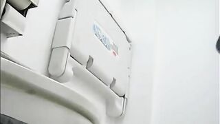 Big booty Asian lady shitting