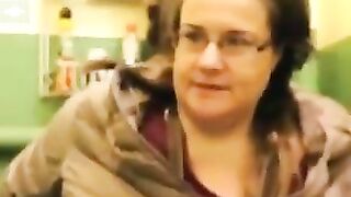 Dirty nerdy chubby milf pooping