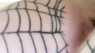 Babe squats with rope tied around ass