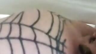 Milf with tattooed ass poops