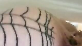 Milf with tattooed ass poops