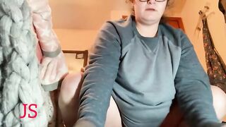 Hot curvy lady and tasty poop show