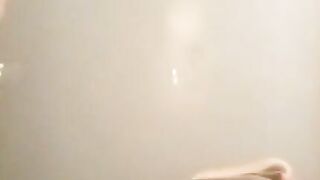 Juicy thick ass pooping