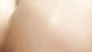 Juicy thick ass pooping