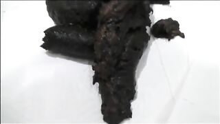 Sexy milf in lingerie and high heels shits heavy