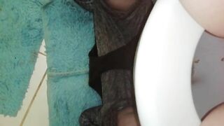 Hairy pussy wife pissing and pooping