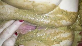 Chubby lady love shit on her pussy and body