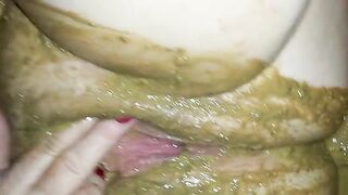 Chubby lady love shit on her pussy and body