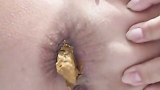 Lovely round ass chick poops