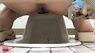 Nasty Japanese babe poops