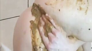 Horny brunette babe poops on her face