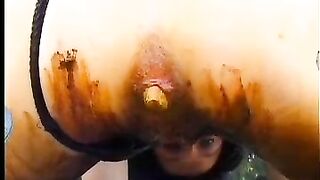 Skinny girl love smell of shit