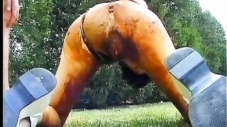 Skinny girl love smell of shit