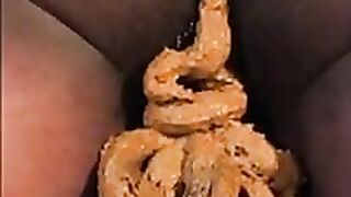 Stunning huge black booty poops