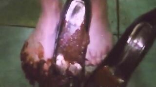 MILF teasing and pooping on her heels