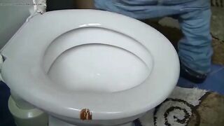 Amateur young babe dropping hot shit