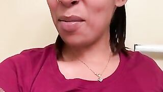 Thick brunette babe masturbates in closeup