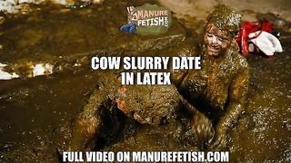 Sweet girls love dung bath