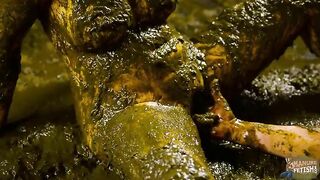 Sweet girls love dung bath