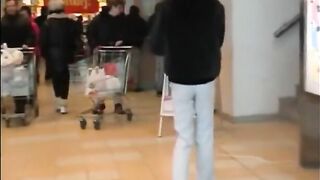 Dany public pants mess